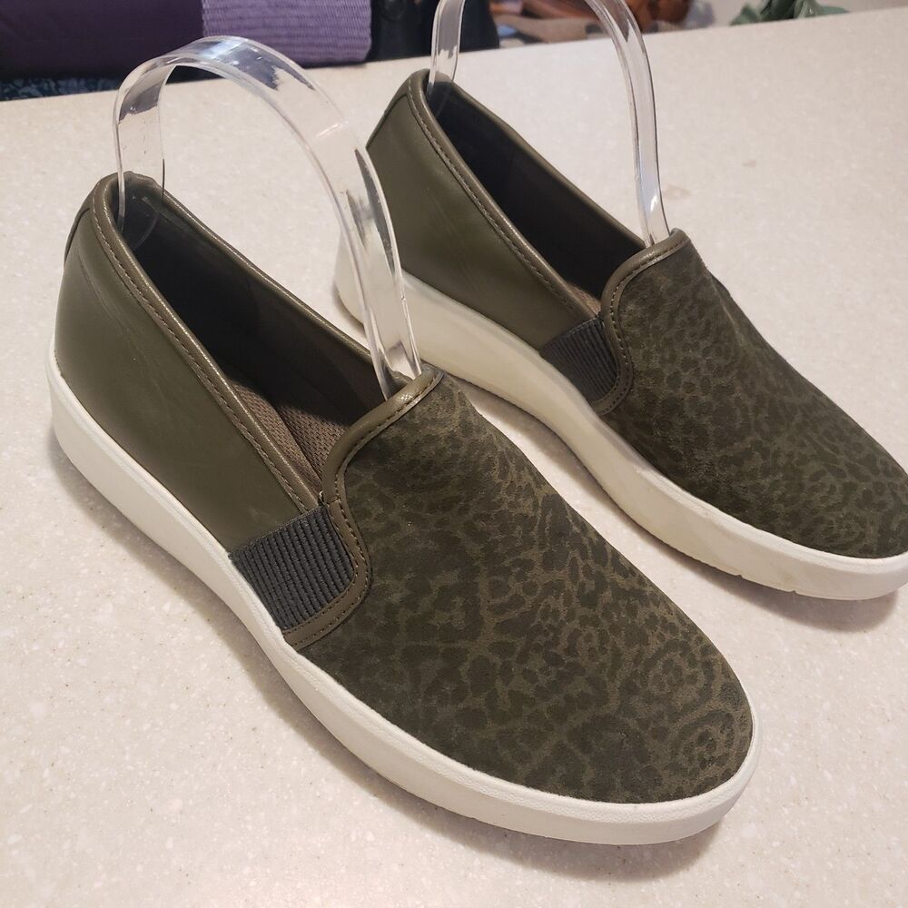 Clarks Collection Layton Petal Green Suede Double Gore Women’s US 8